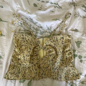 Beginning boutique yellow floral crop top